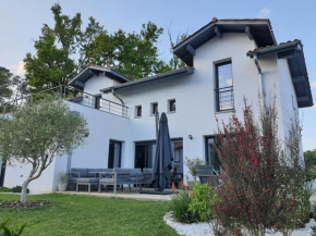 MAISON CONTEMPORAINE PROCHE BIARRITZ AVEC JACUZZI